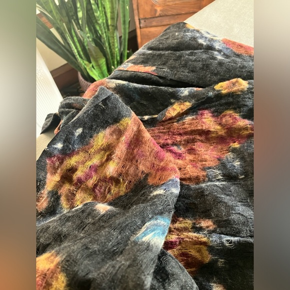 Lightweight wool scarf, floral design - Picture 3 of 4